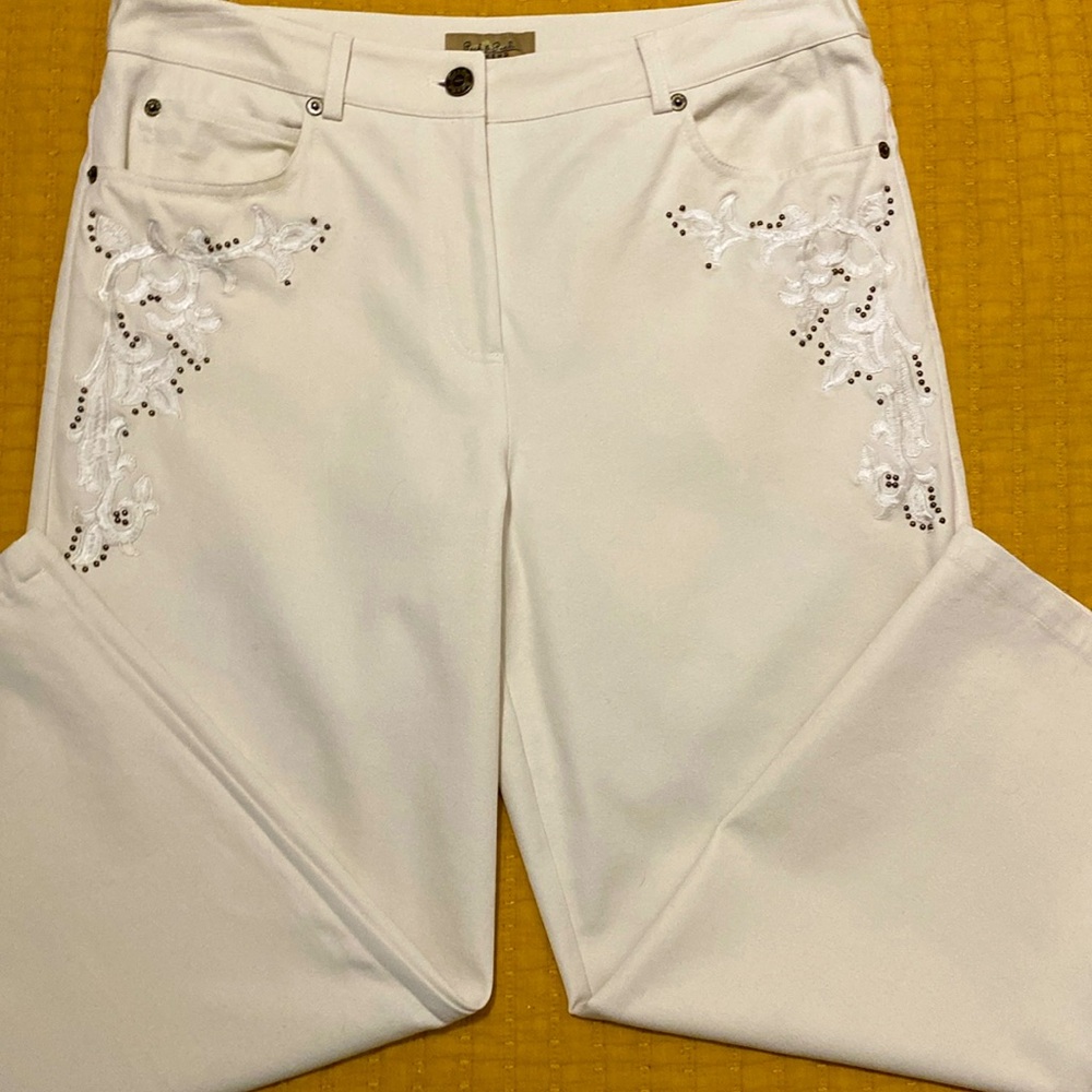 Embroidered & Embellished Crop Jeans by Peck & Peck Weekend off white jean sz 8